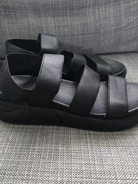 Women's Black Strappy Comfort Sandals